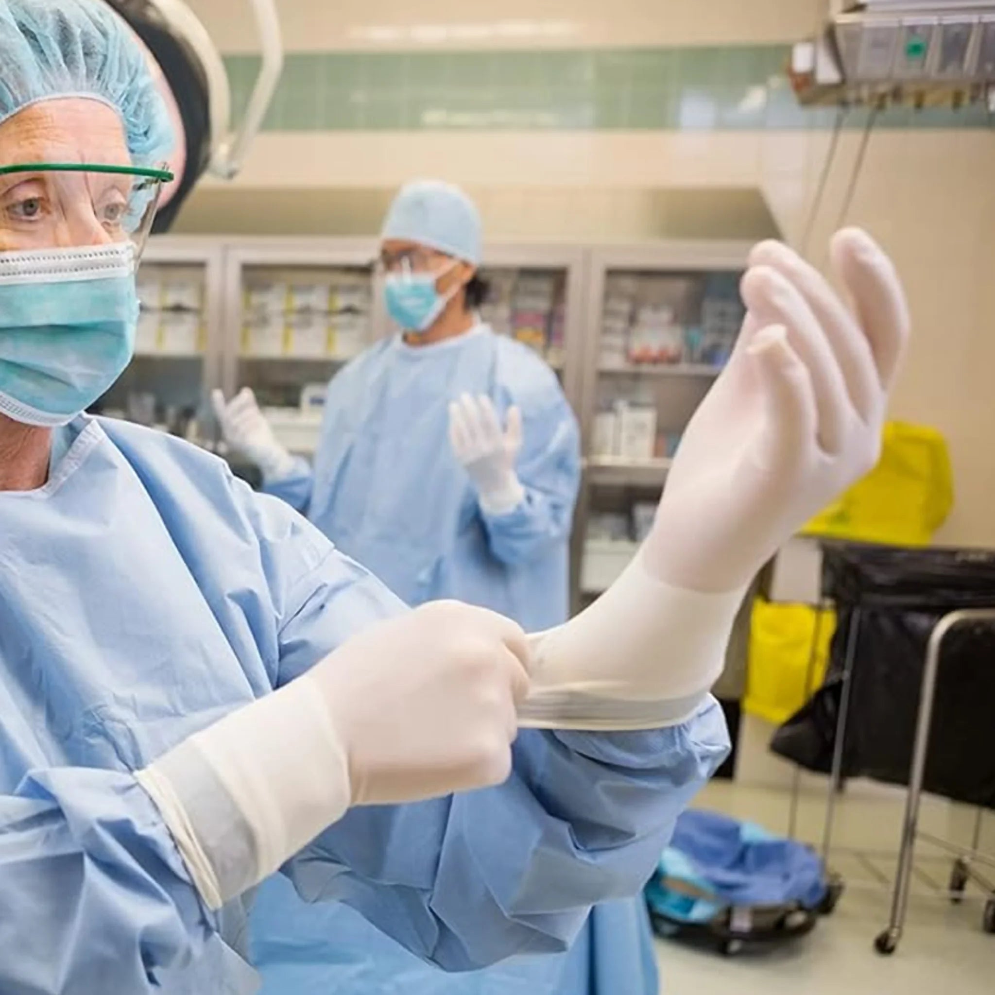 Guantes Quirúrgicos Estériles. Insumos Médicos