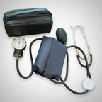 Toma de presión con reloj aneroide + fonendoscopio. Equipos Médicos